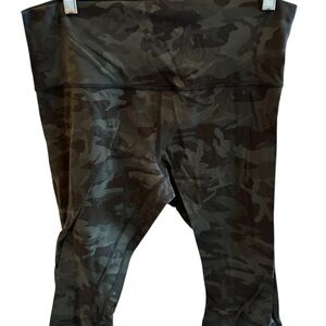 Lululemon Camouflage 3/4 Leggings Sz lg